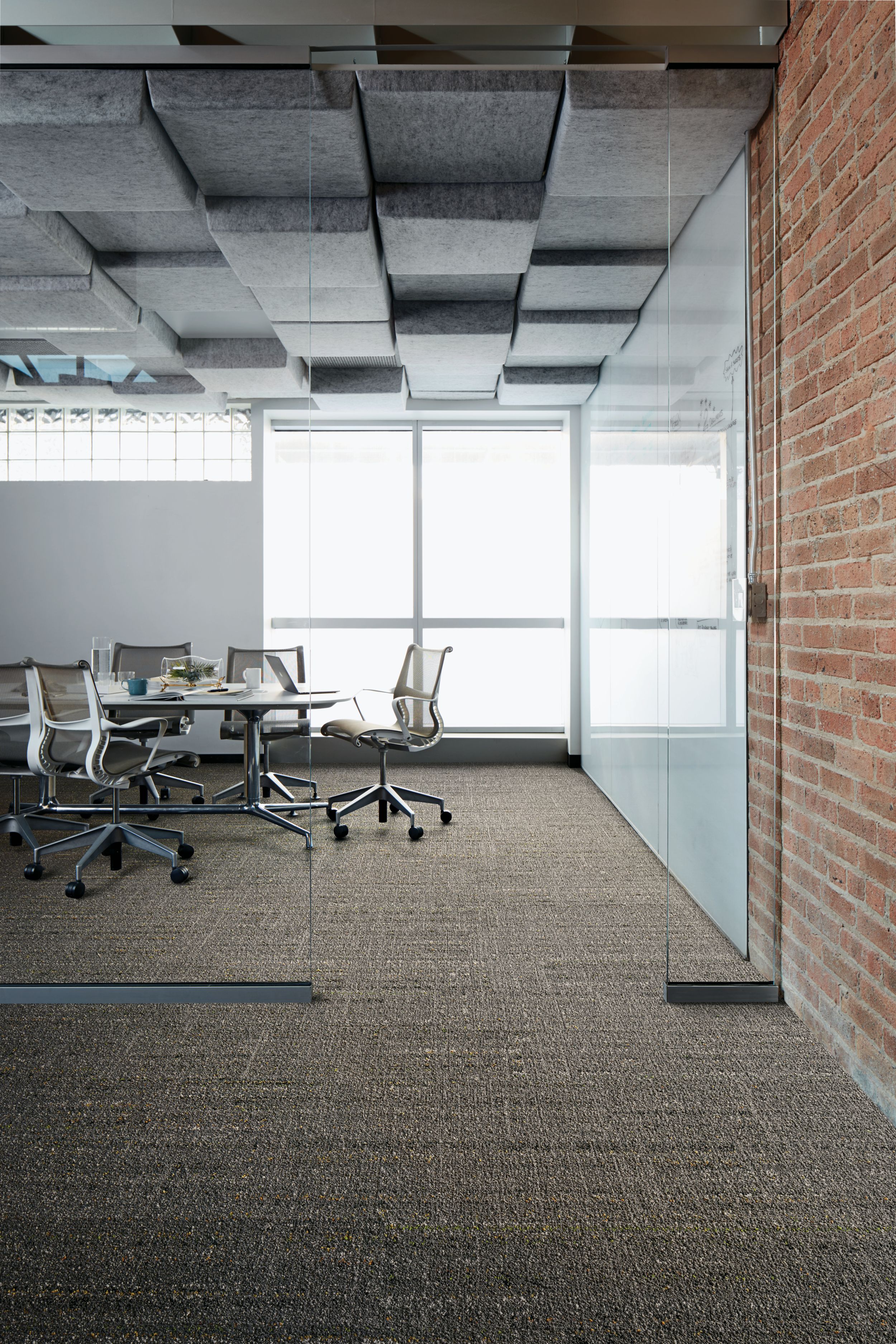 Interface Static Lines plank carpet tile in conference room imagen número 1